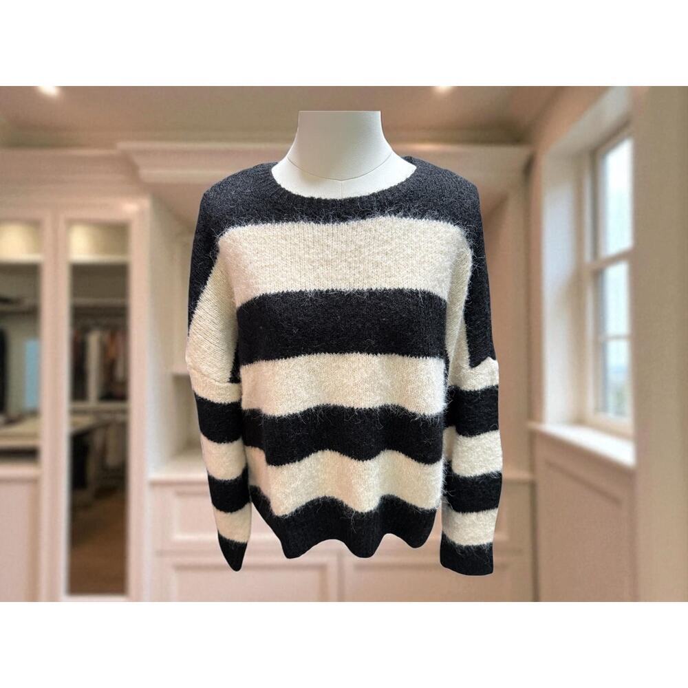 Pullover‎ sweater, long sleeve black and cream size X- large women’s